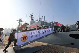 羡慕了！谁家大一新生坐军舰去上学啊图片