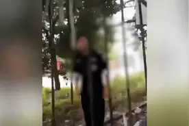 聋哑人送外卖被保安阻拦辱骂，知情人：最后报警保安道歉视频封面