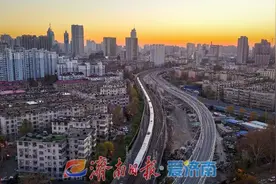 济南两座老站间再添新通道！济南站至大明湖站新增胶济三线工程完成铺轨施工图片