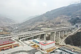 川青铁路带火新“高原三宝”图片