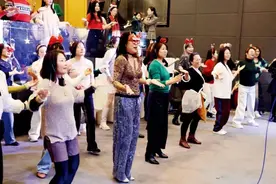 “疯狂”的老年俱乐部，月入10万？图片