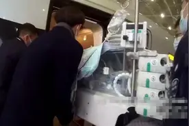 揪心！体重仅1千克的早产儿乘高铁转诊图片