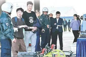 29台机器人包揽石井街七成保洁图片