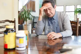 要撞头来“转移”痛苦？医生：这种方法，或可终结偏头痛图片