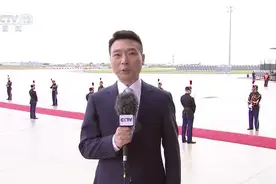 习近平抵达巴黎开始对法国进行国事访问视频封面