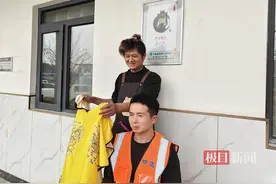 中建二局武汉六环线项目为工友爱心义剪图片