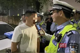 好兄弟一起喝酒，一起酒驾先后被查图片