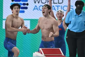 游泳世锦赛丨男女4X100米自由泳接力决赛：中国队夺冠并打破亚洲纪录图片