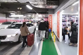 我们也有银发司机了图片