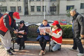 湖北京山烟草：志愿服务进社区 雷锋精神绽光彩图片