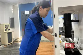 工地试验室的“‘美蓉’师”图片