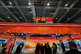 热门中国馆看“智”造 人形机器人成全场“最靓的仔”图片