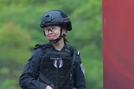 刘雨涵：不被定义的新时代女警图片