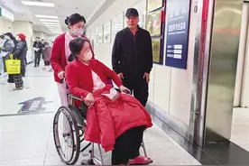 ■温暖“医”路系列报道之一 兰大二院打造“无碍”就医圈 从大字挂号机到“临时家人” 这些细节让医疗更有温度图片