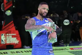 NBA全明星周末｜利拉德三分大赛“绝杀”看表图片