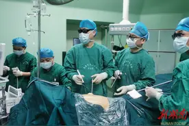 广州医科大学附属第一医院专家助力娄底市中心医院精准肺结节手术提质升级图片