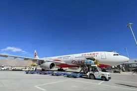 东航烟台基地启动地震灾区爱心物资运输通道图片