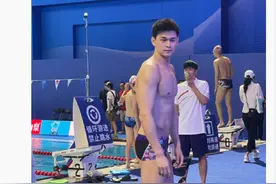 孙杨复出首秀，已抵达比赛现场图片