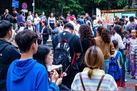 “豹警官”所在动物园国庆假期人流量大增 云南游客：太可爱了！刷到视频就想来看图片