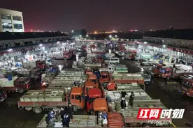 450本健康证送到市场，“夜猫子”商户安心睡图片