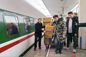 深夜守候，“囧途”变“暖途”图片