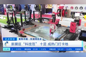 不用下车，加油只需3分钟！自动加油机器人亮相中国—东盟博览会图片