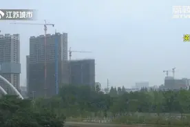 男子有钱不还债，大额打赏女主播！图片