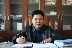 大庆69中原校长姜维军到新校任职图片