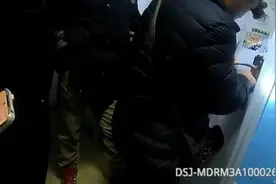 凌晨4点，长沙民警紧急开锁冲进房间！图片