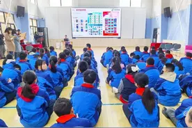 绿红橙蓝，虹口校园开启“邮”学季图片