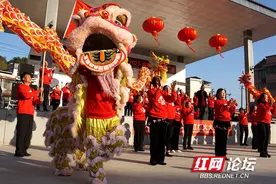 一起看村晚 | 郴州市北湖区：农具变道具，还有舞狮舞龙和大头娃图片