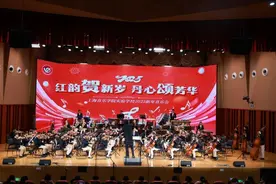 学期最后一天，万人围观这所学校的新年音乐会图片