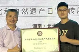 石雕匠人重当“学徒”：我教手工，他教智能图片