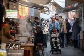 浙江兰溪：古镇早茶街迎客来图片