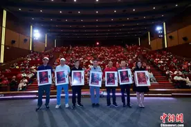 经典胶片电影《红色恋人》复映 时隔25年主创团队重聚图片