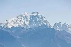 云南哈巴雪山两年轻男子身亡，当地：系一名向导和一名徒步者图片