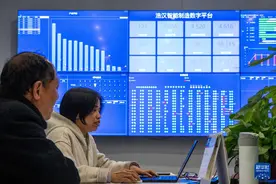 湖南沅江：服饰产业“智”造上线图片
