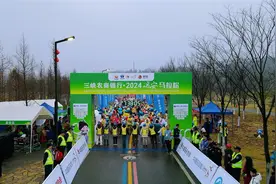 奥运冠军杨威领跑，近万跑者畅享2024湖北远安马拉松图片