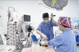 广医一院何建行教授团队完成自主呼吸麻醉下双肺移植手术图片
