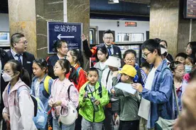 交通看点｜北京地铁国庆 运送乘客3763万余人次 开行列车4.2万余列图片