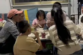 悲惨人生都是剧本？网红小英疑似人设崩塌 起底网络平台“卖惨”赛道图片