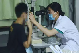 戴眼镜真的会让眼睛变凸吗？图片