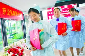 北京市鼓楼中医医院举办护士节表彰活动图片