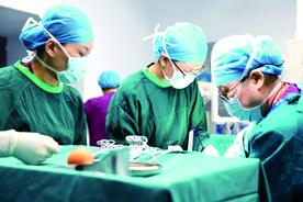 绝经两年 56岁产妇生下健康男婴图片