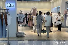 杭州服装市场夏装清仓 年轻人追求性价比成消费主力图片