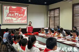 日本无条件投降79周年，他们用剪纸剪出爱国心图片