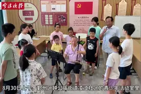带出400余名学生，80岁的“二胡爷爷”如今还在社区上公益课图片