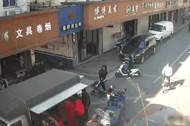 浙江民警又在街头“带货”卖橘子，为什么说“又”？图片
