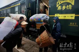 温暖彝乡：凉山深处慢火车，公益专列传温情图片
