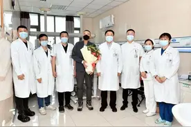 新疆维吾尔自治区人民医院第七例心脏移植手术患者康复出院图片